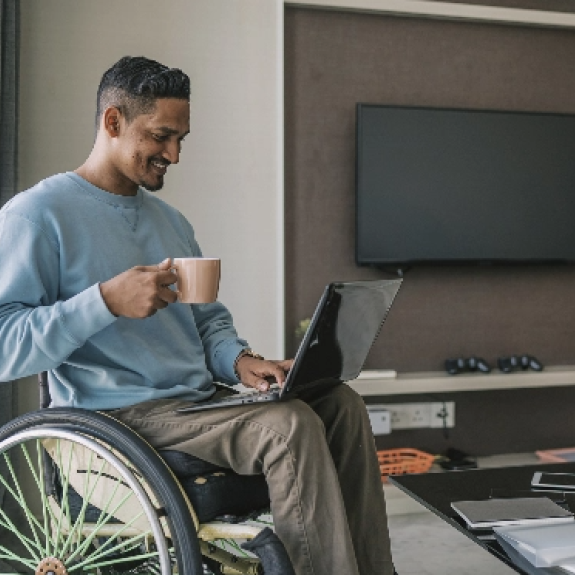 Man with mug and laptop